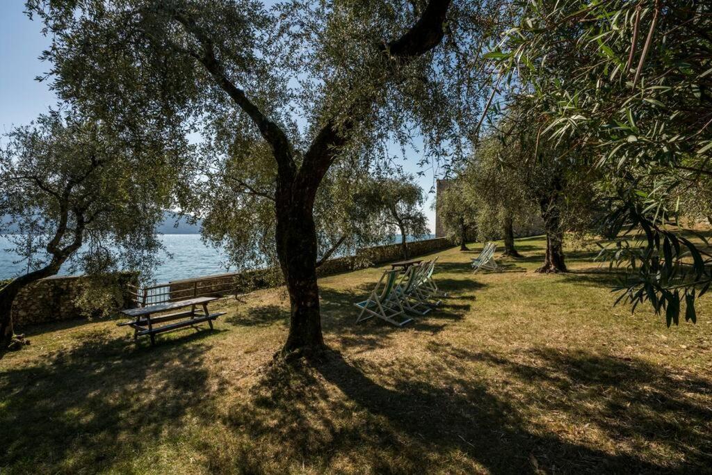 Oleandro Apartment Directly On The Lake Gargnano Exterior photo